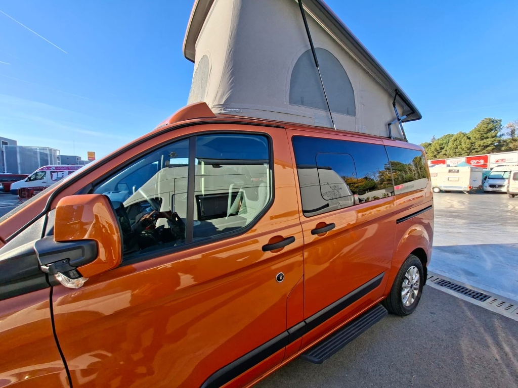 Vista de la furgoneta en ruta